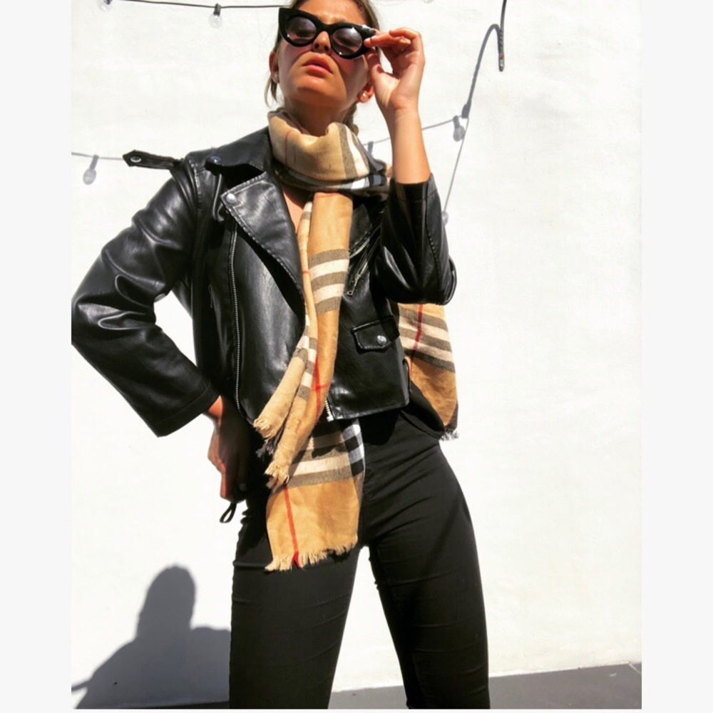 BLACK & RED AND BEIGE LONG WINTER STRIPED SCARF